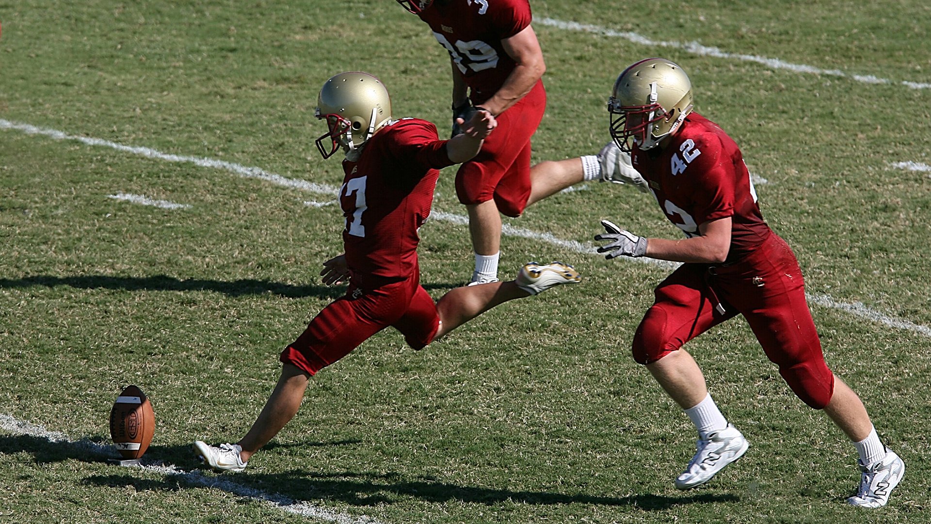 “徒步定向越野：东部新区赛场上演智慧与速度的竞逐”